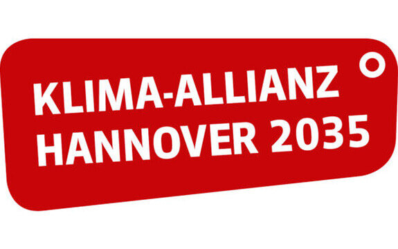 Logo der Klima-Allianz Hannover 2035 in roter Schrift auf weißem Hintergrund.